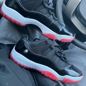 Air Jordan 11 Low (Breds)